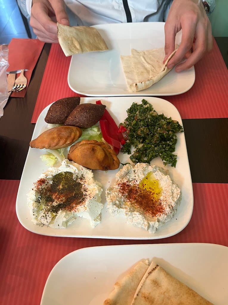 Menu Allo Liban — assortiment de mezzés